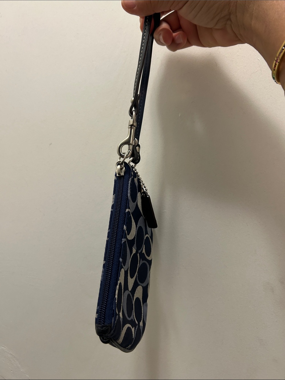 EUC / LIKE NEW Coach Signature Wristlet - blue with Black leather - clean - Picture 4 of 10